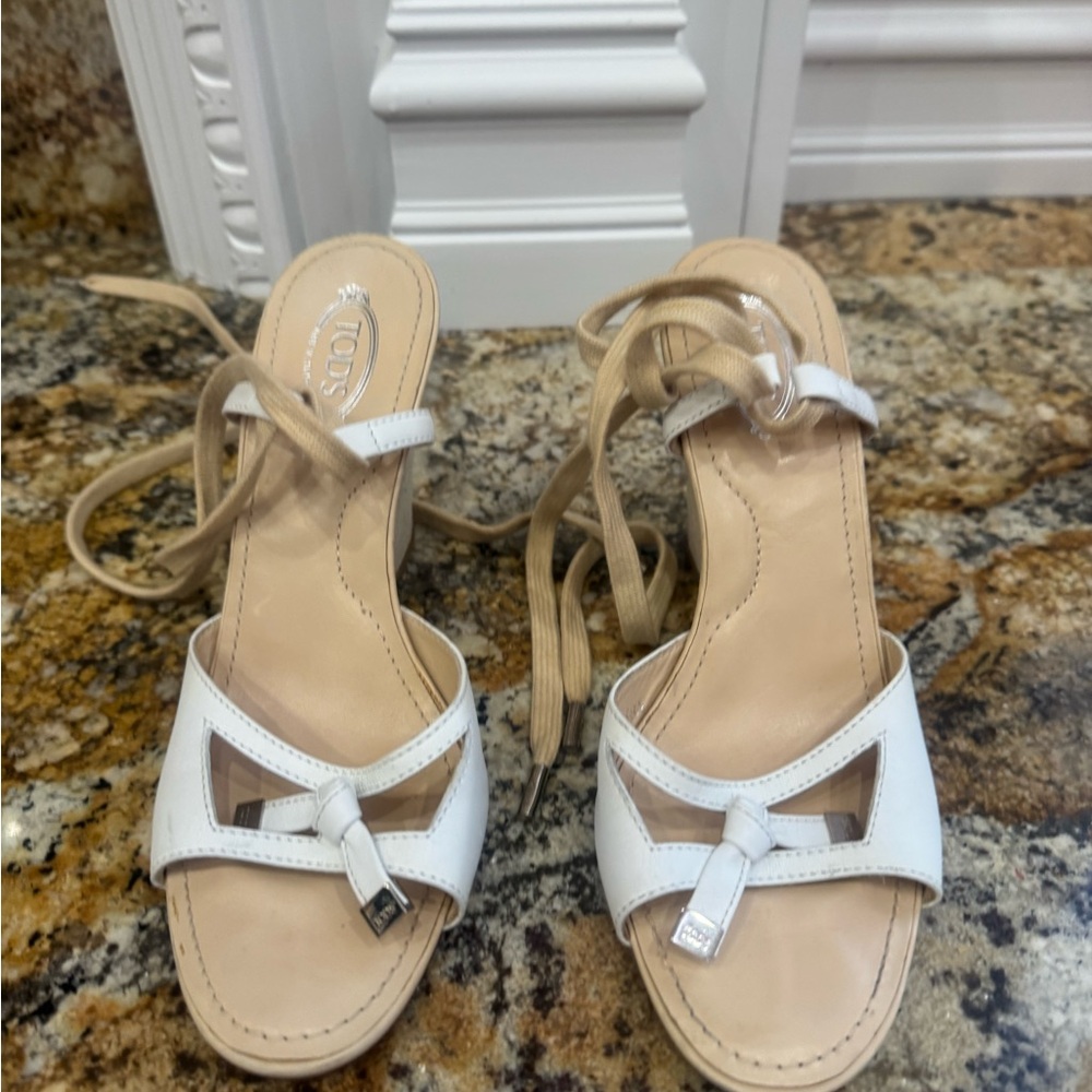 Tod's White and Tan Leather Sandals